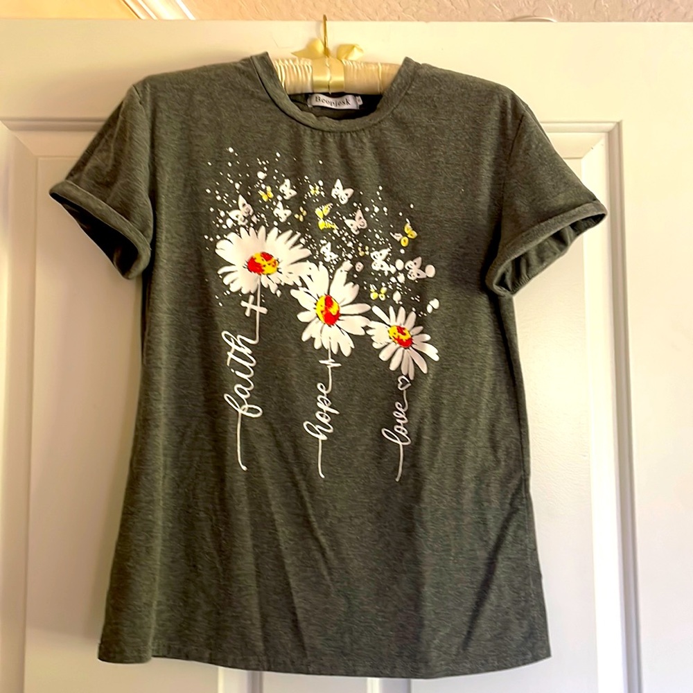 5For$15 Faith, hope, love t-shirt size small